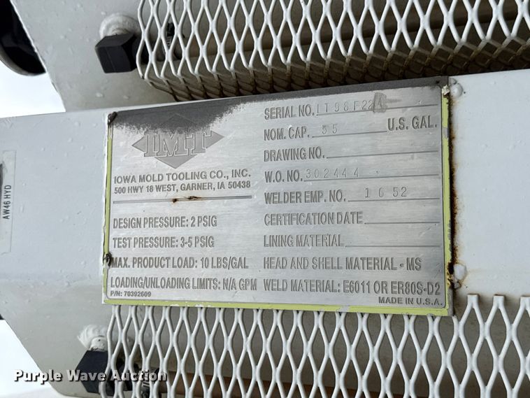 image for item EM8407 2010 Kenworth T370 fuel / lube truck