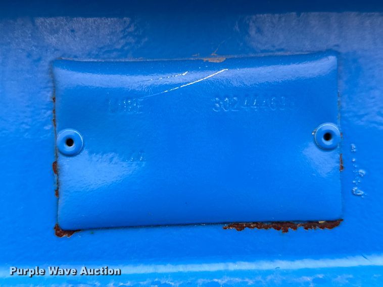 image for item EM8407 2010 Kenworth T370 fuel / lube truck