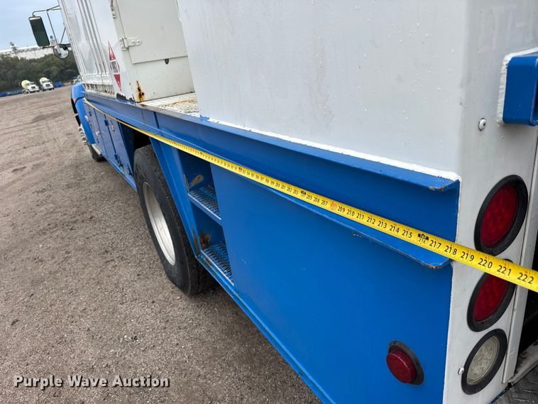 image for item EM8407 2010 Kenworth T370 fuel / lube truck