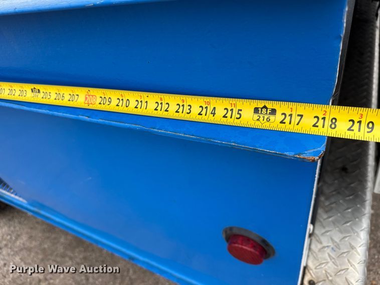 image for item EM8407 2010 Kenworth T370 fuel / lube truck