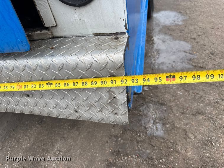 image for item EM8407 2010 Kenworth T370 fuel / lube truck