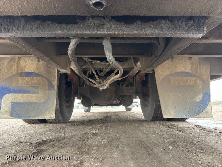 image for item EM8407 2010 Kenworth T370 fuel / lube truck