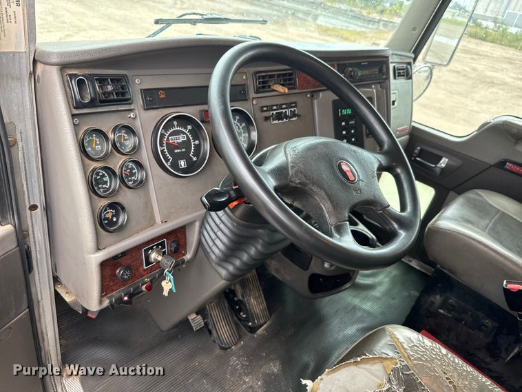 image for item EM8407 2010 Kenworth T370 fuel / lube truck