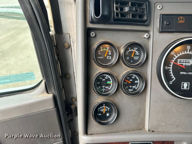 image for item EM8407 2010 Kenworth T370 fuel / lube truck