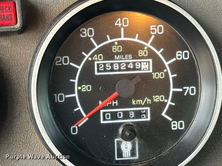 image for item EM8407 2010 Kenworth T370 fuel / lube truck