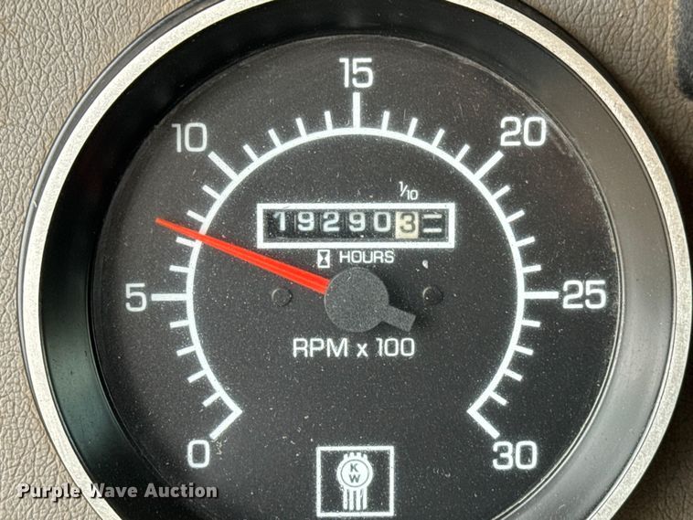 image for item EM8407 2010 Kenworth T370 fuel / lube truck