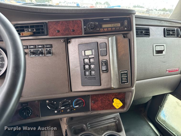 image for item EM8407 2010 Kenworth T370 fuel / lube truck