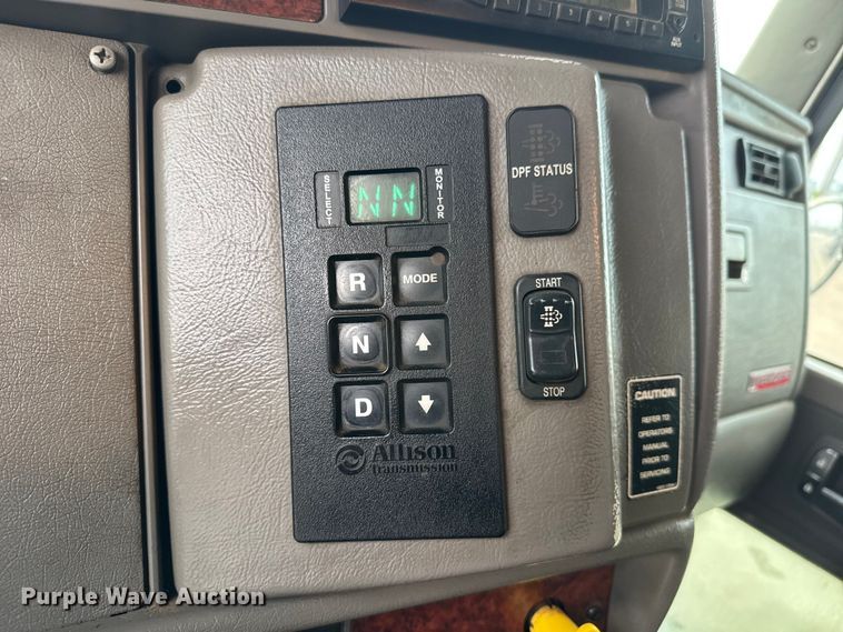 image for item EM8407 2010 Kenworth T370 fuel / lube truck