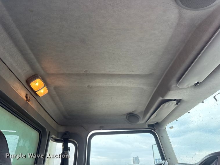 image for item EM8407 2010 Kenworth T370 fuel / lube truck