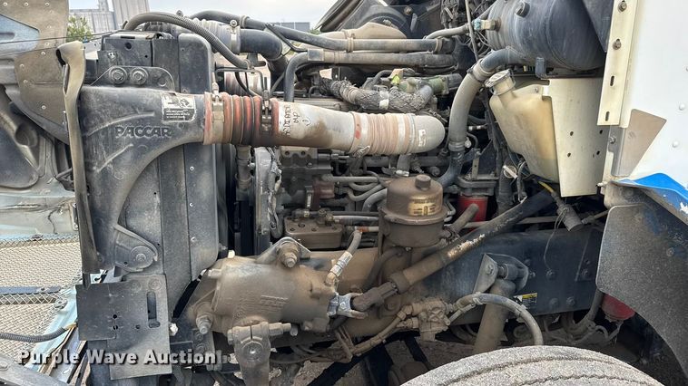 image for item EM8407 2010 Kenworth T370 fuel / lube truck