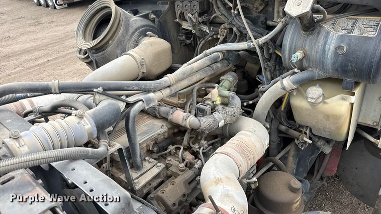 image for item EM8407 2010 Kenworth T370 fuel / lube truck