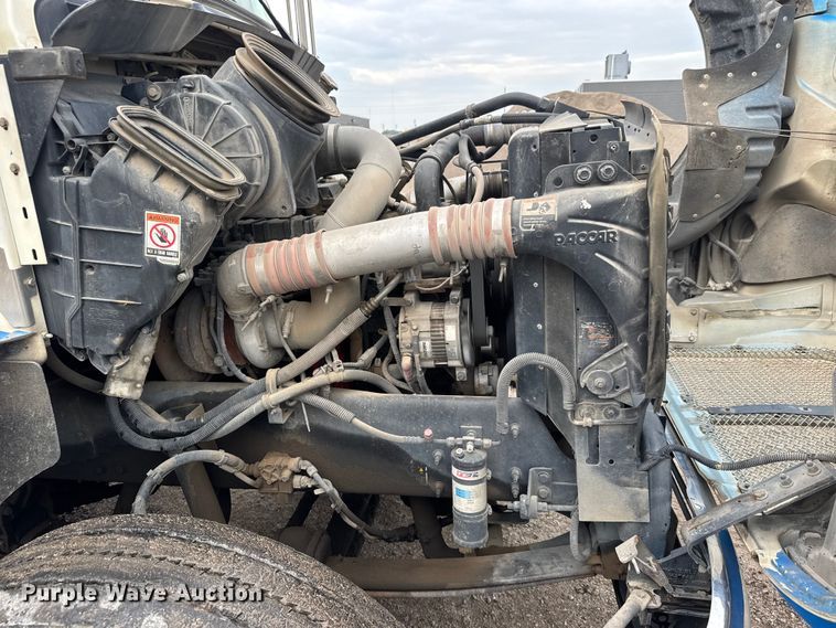 image for item EM8407 2010 Kenworth T370 fuel / lube truck