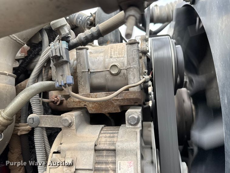 image for item EM8407 2010 Kenworth T370 fuel / lube truck