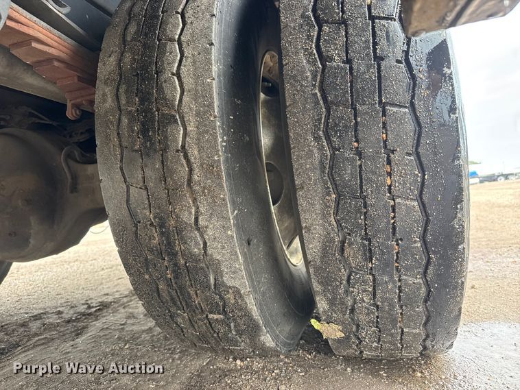 image for item EM8407 2010 Kenworth T370 fuel / lube truck