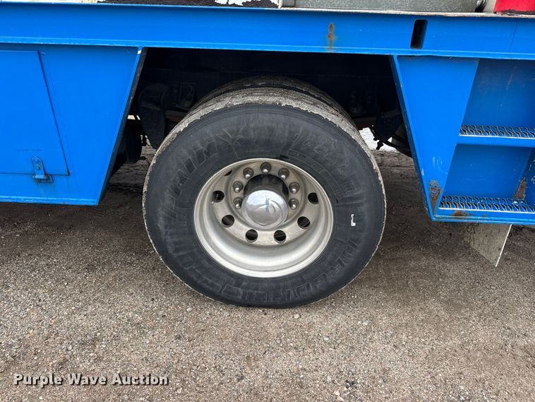 image for item EM8407 2010 Kenworth T370 fuel / lube truck