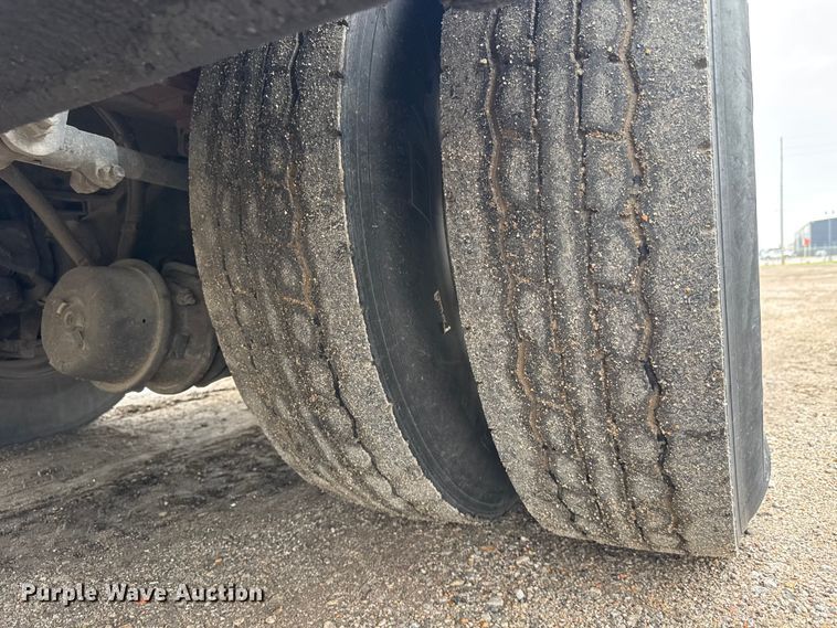 image for item EM8407 2010 Kenworth T370 fuel / lube truck