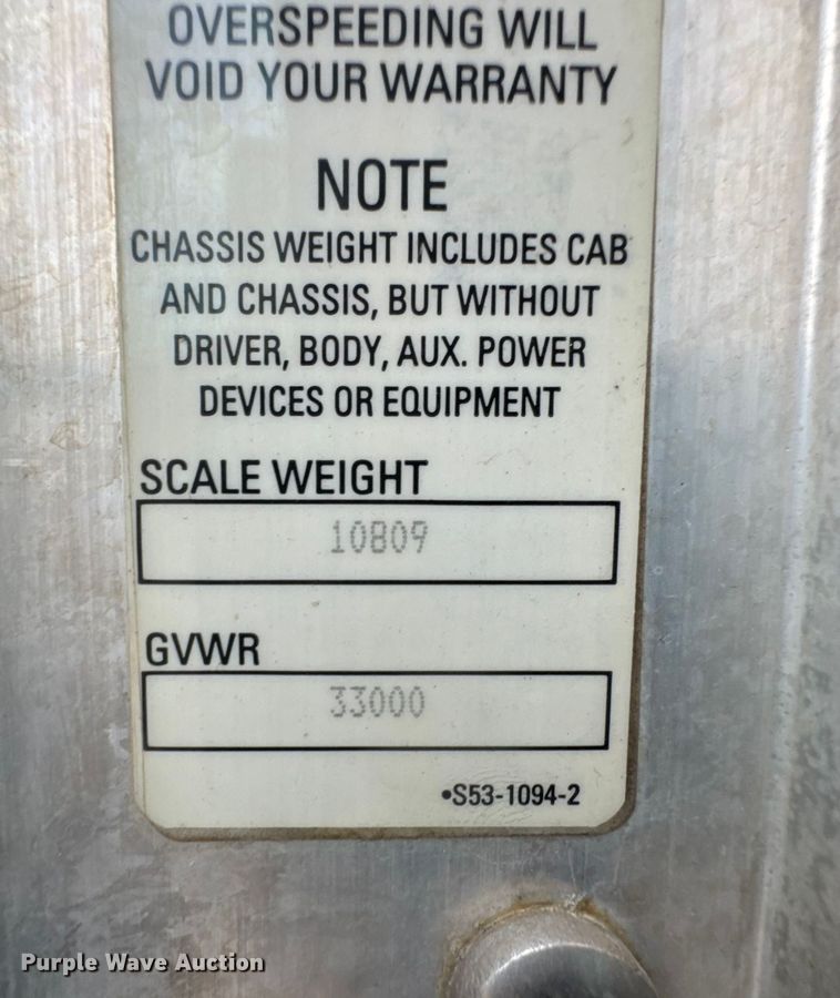 image for item EM8407 2010 Kenworth T370 fuel / lube truck