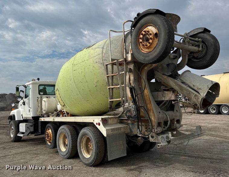 image for item EM8416 2007 International PayStar 5500i ready mix truck