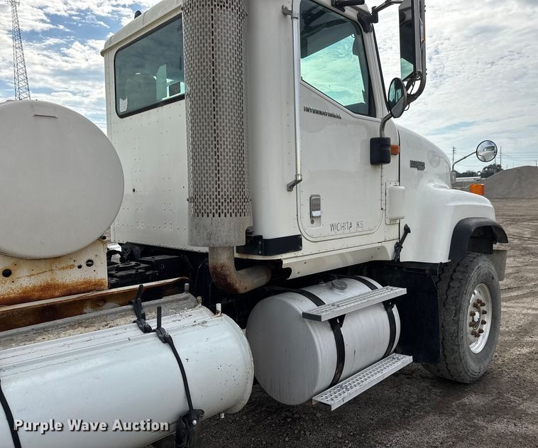 image for item EM8416 2007 International PayStar 5500i ready mix truck