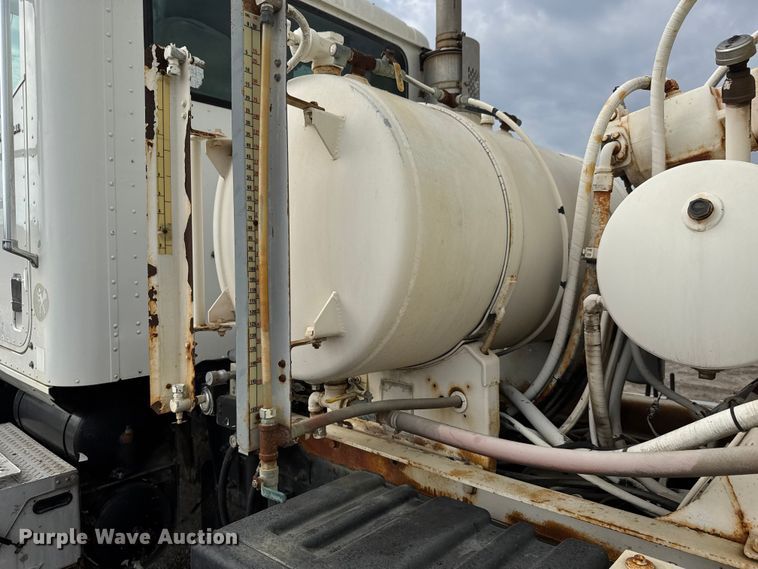 image for item EM8416 2007 International PayStar 5500i ready mix truck