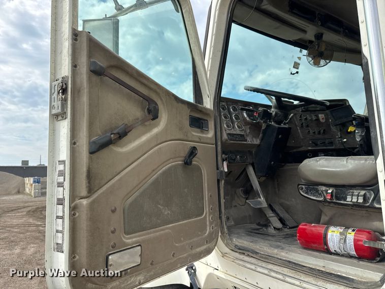 image for item EM8416 2007 International PayStar 5500i ready mix truck