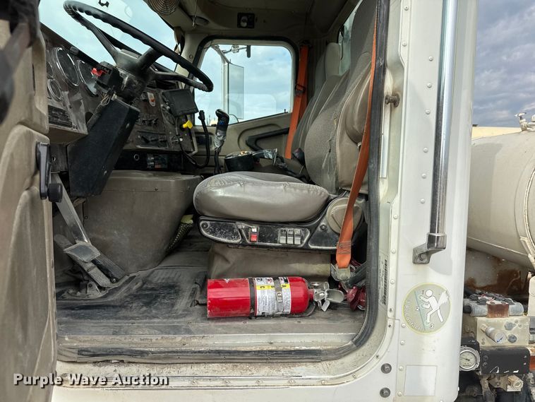 image for item EM8416 2007 International PayStar 5500i ready mix truck