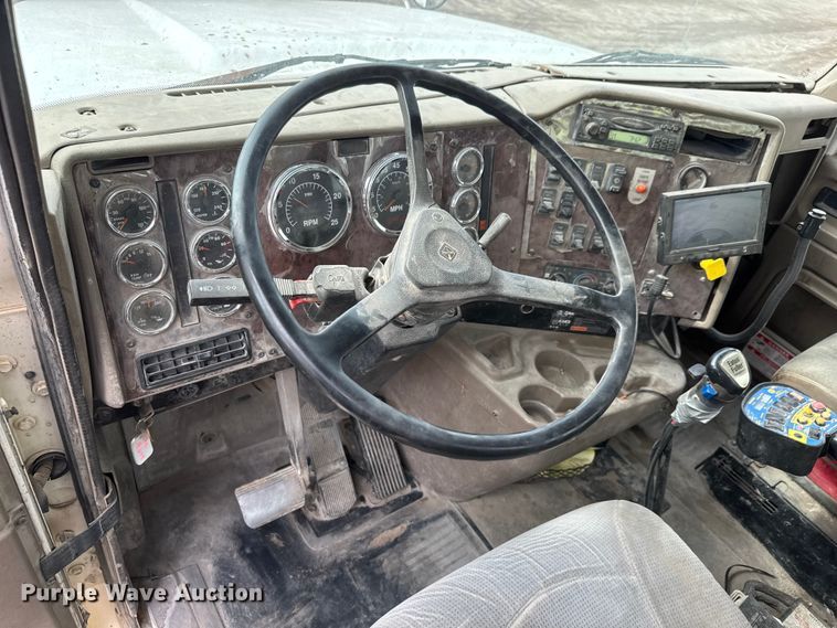 image for item EM8416 2007 International PayStar 5500i ready mix truck