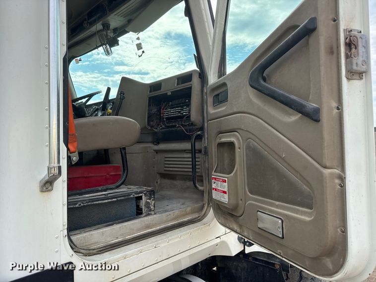 image for item EM8416 2007 International PayStar 5500i ready mix truck