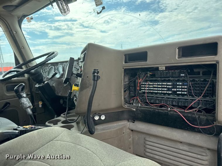 image for item EM8416 2007 International PayStar 5500i ready mix truck