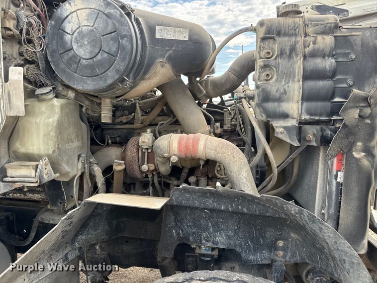 image for item EM8416 2007 International PayStar 5500i ready mix truck