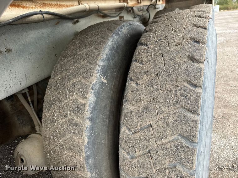 image for item EM8416 2007 International PayStar 5500i ready mix truck