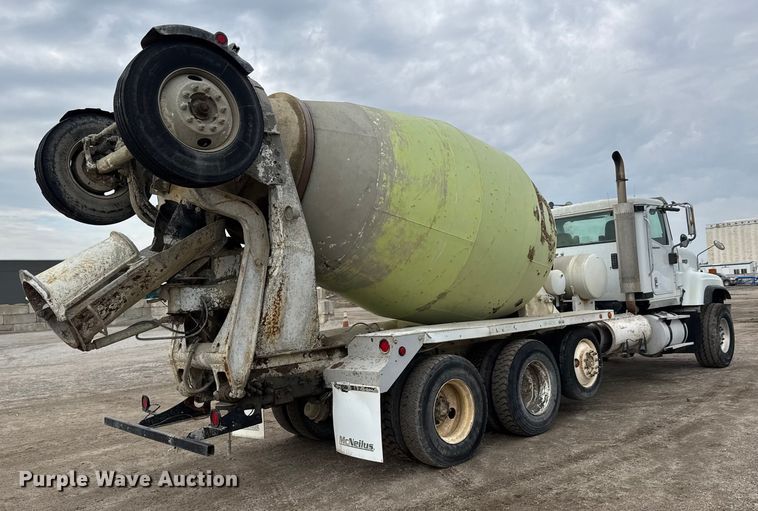 image for item EM8417 2007 International PayStar 5500i ready mix truck