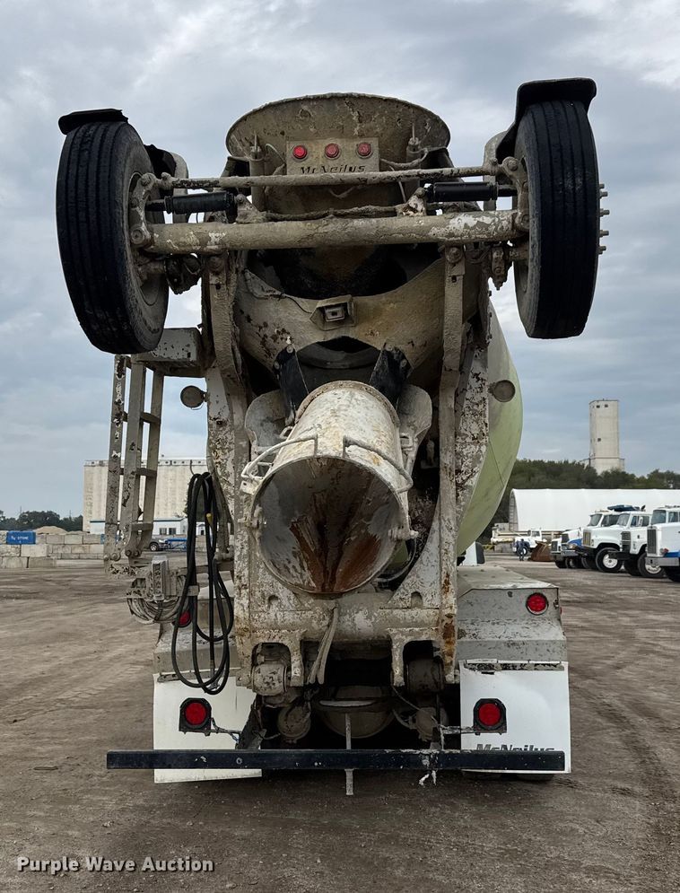 image for item EM8417 2007 International PayStar 5500i ready mix truck