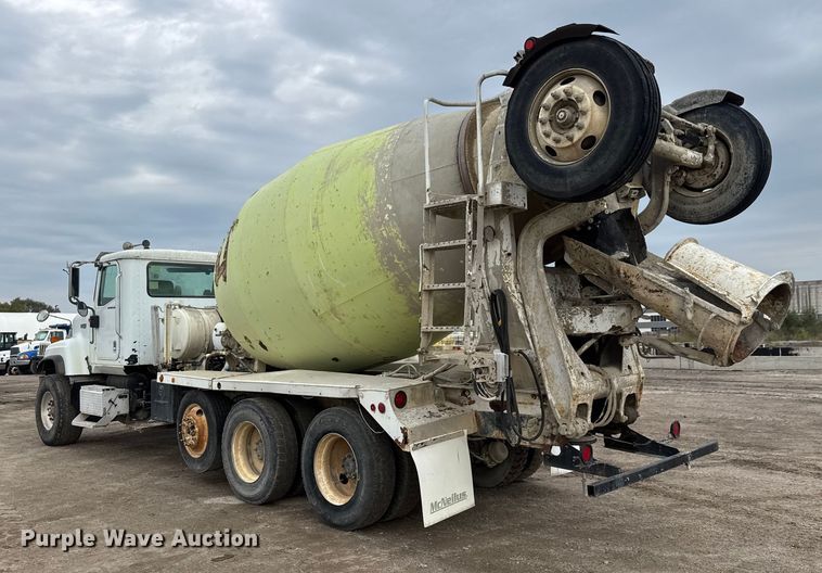 image for item EM8417 2007 International PayStar 5500i ready mix truck