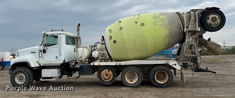 image for item EM8417 2007 International PayStar 5500i ready mix truck