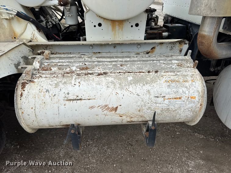 image for item EM8417 2007 International PayStar 5500i ready mix truck