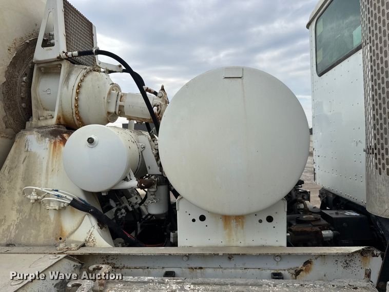 image for item EM8417 2007 International PayStar 5500i ready mix truck