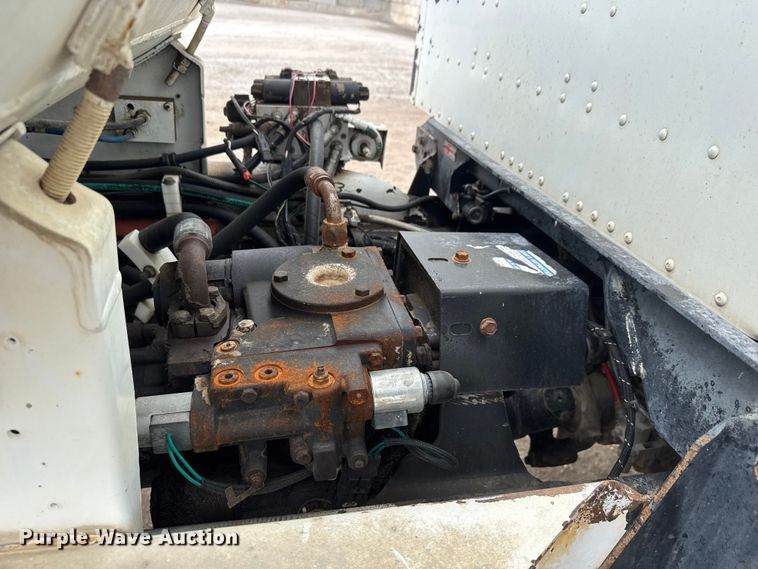 image for item EM8417 2007 International PayStar 5500i ready mix truck