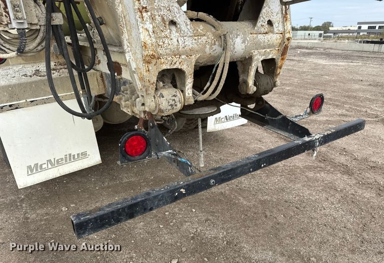 image for item EM8417 2007 International PayStar 5500i ready mix truck