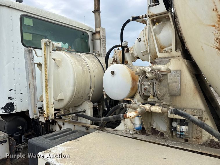 image for item EM8417 2007 International PayStar 5500i ready mix truck