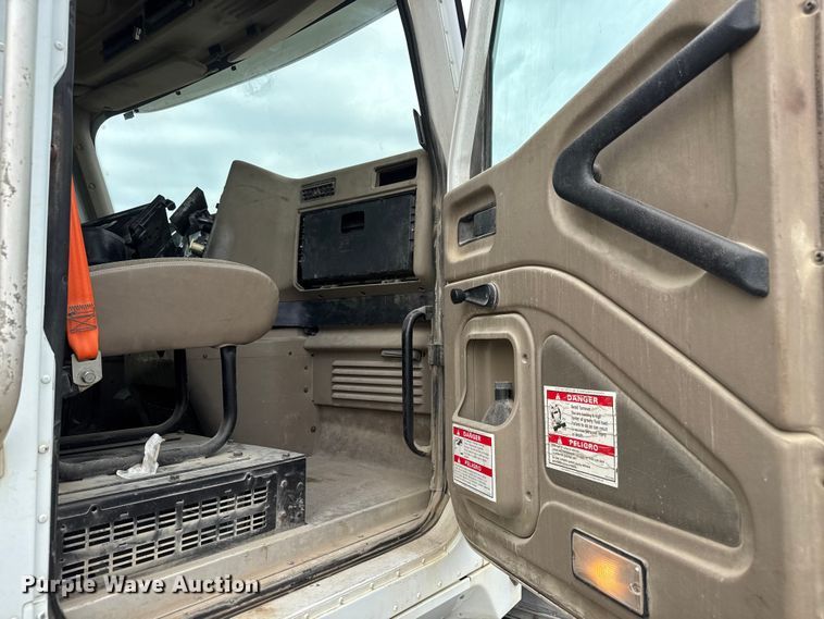 image for item EM8417 2007 International PayStar 5500i ready mix truck