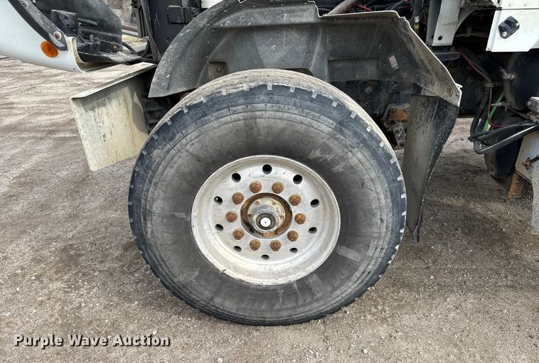 image for item EM8417 2007 International PayStar 5500i ready mix truck