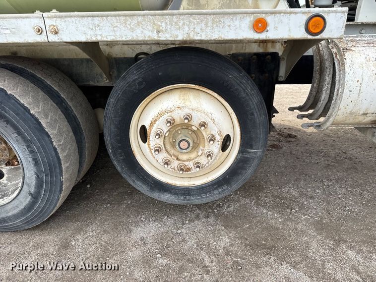 image for item EM8417 2007 International PayStar 5500i ready mix truck