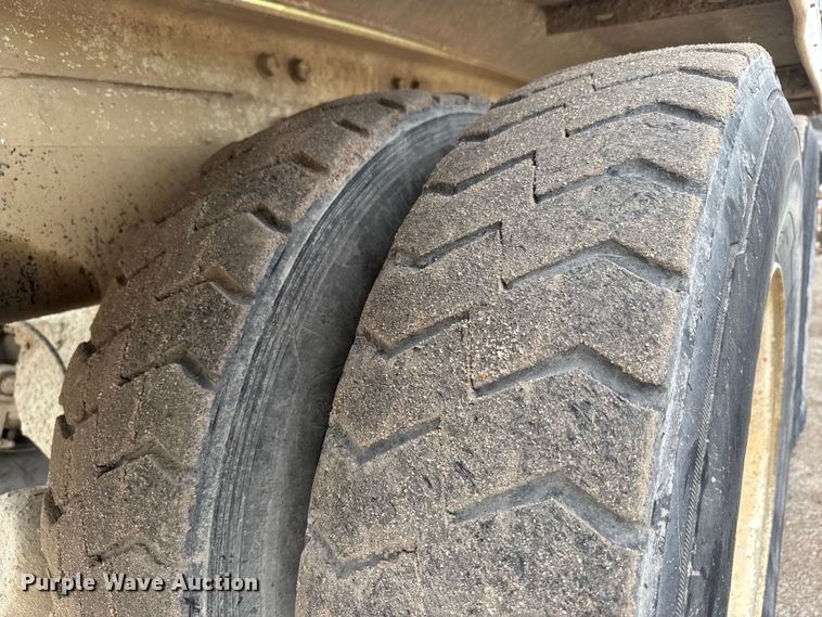 image for item EM8417 2007 International PayStar 5500i ready mix truck