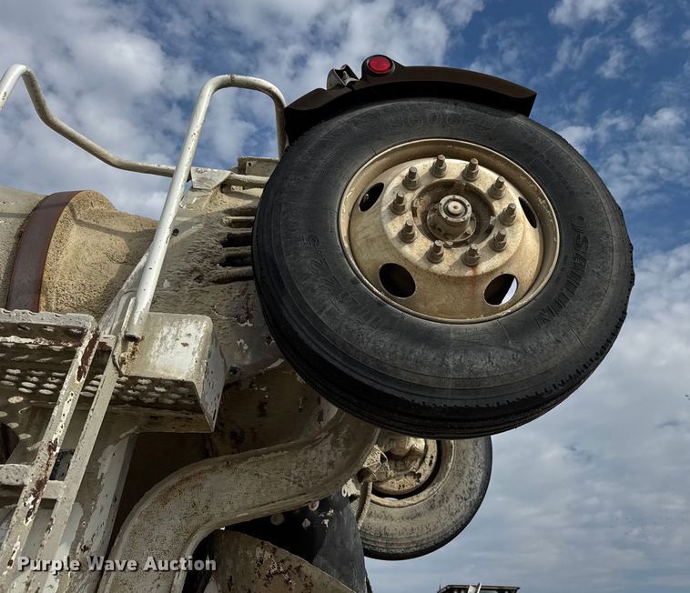 image for item EM8417 2007 International PayStar 5500i ready mix truck