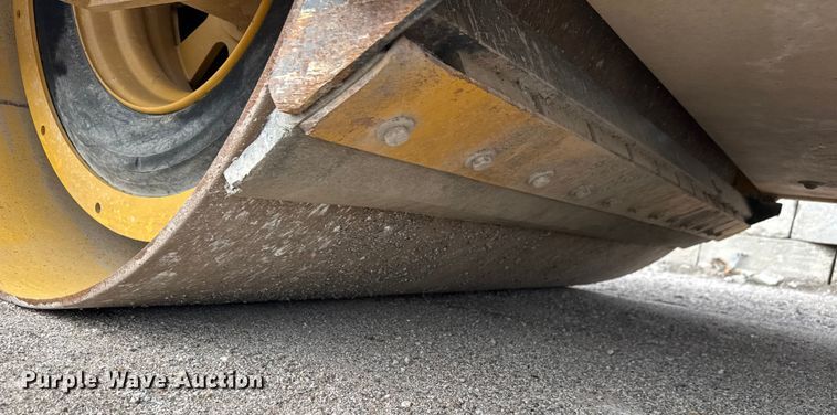 image for item EM8418 Hypac C778B double drum vibratory roller