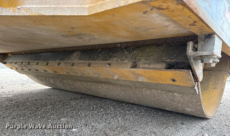 image for item EM8418 Hypac C778B double drum vibratory roller