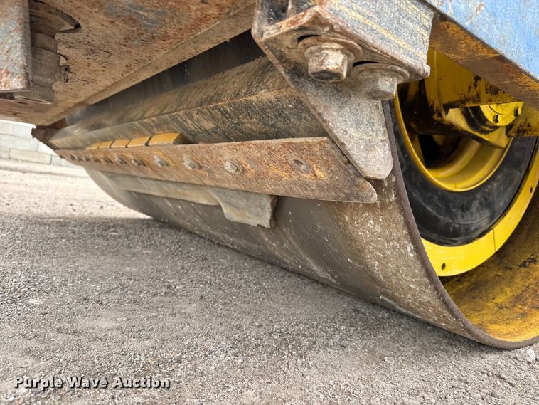 image for item EM8418 Hypac C778B double drum vibratory roller