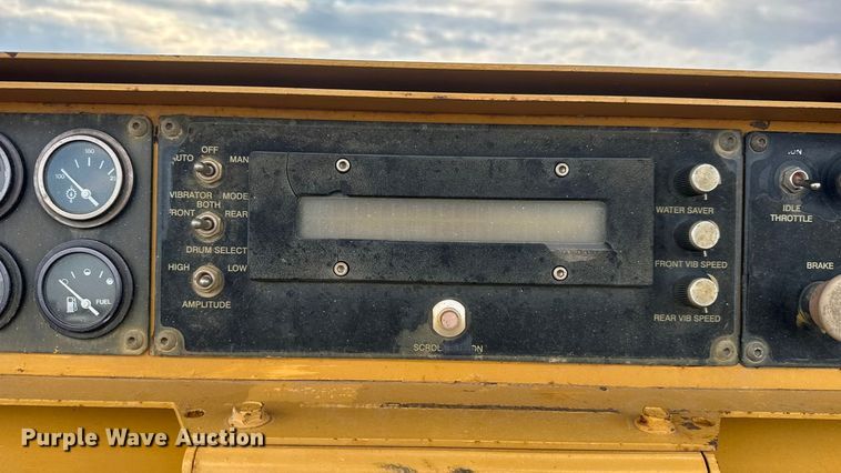 image for item EM8418 Hypac C778B double drum vibratory roller