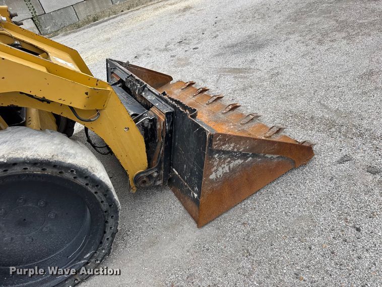 image for item EM8419 2014 Caterpillar 262D skid steer loader